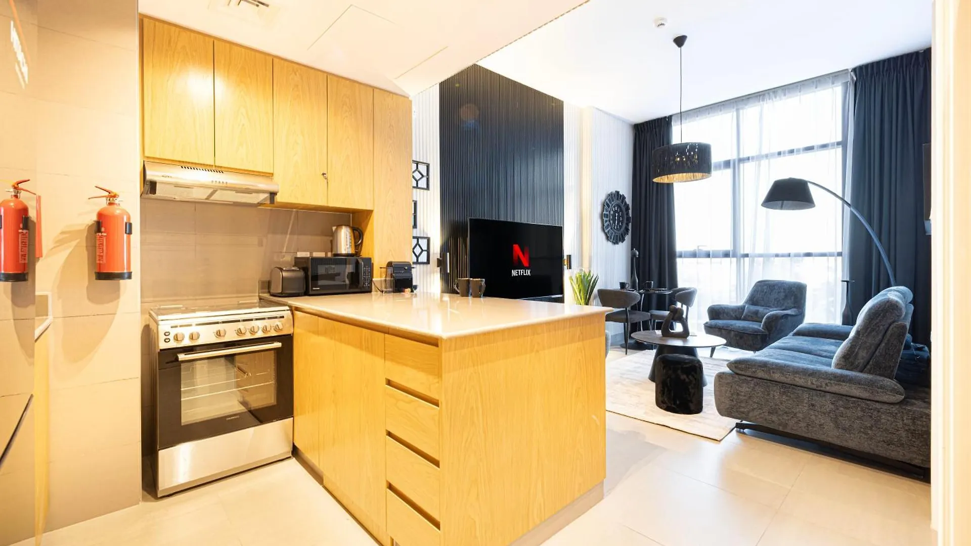 1Br Private Apartment In Center Of Sharjah- Black Knight