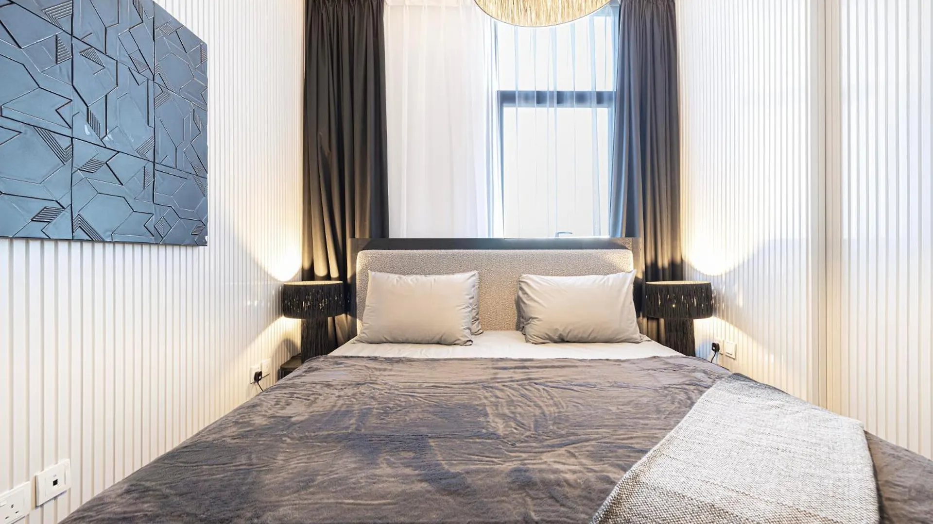 1Br Private Apartment In Center Of Sharjah- Black Knight